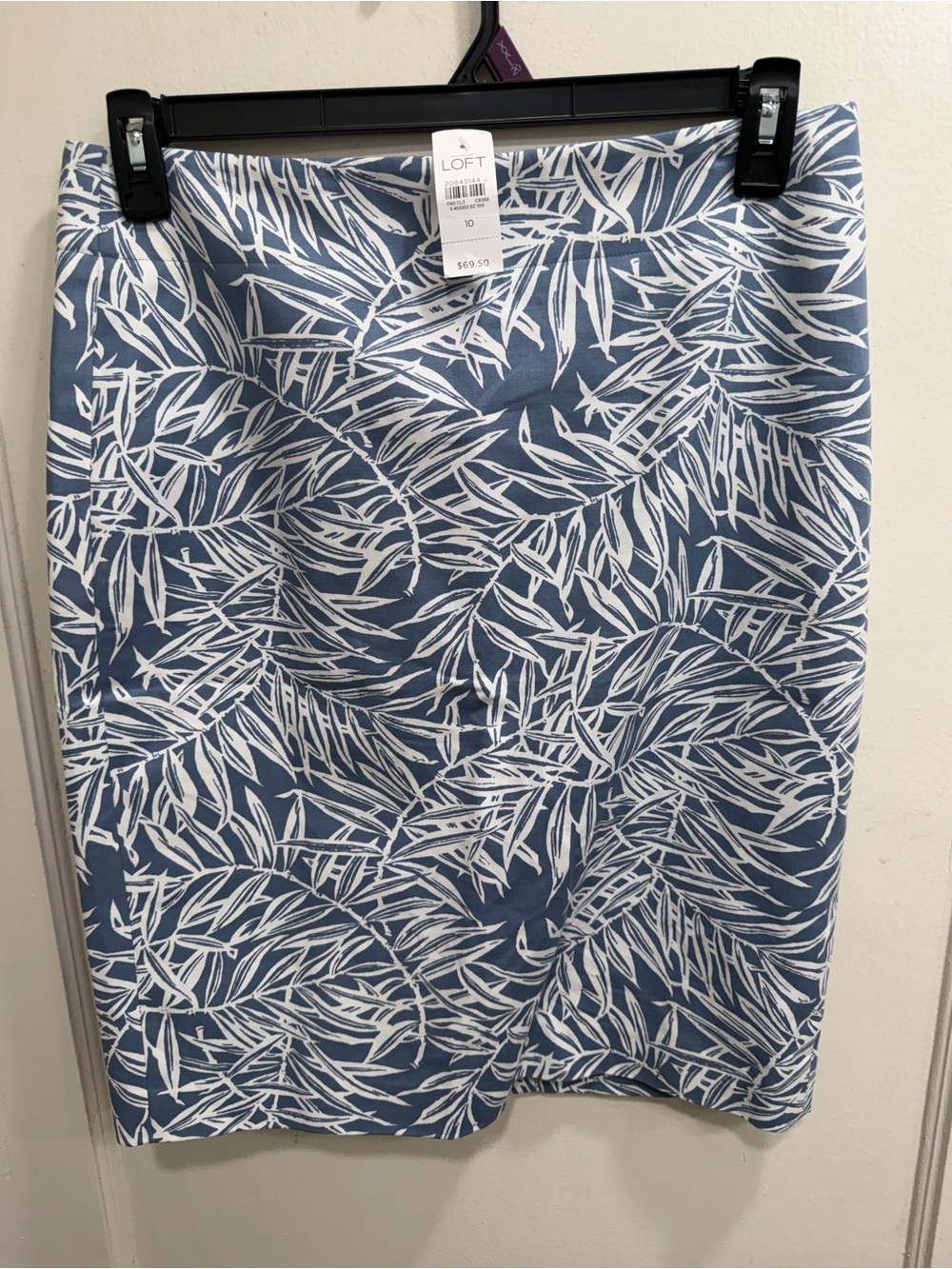 🩷 2 for $20! NWT Ann Taylor Blue and White Leaf-Print Pencil Skirt - medium - Picture 2 of 8